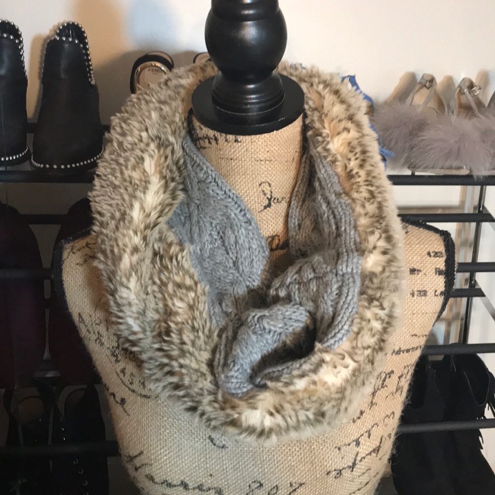 Aerie reversible scarf
